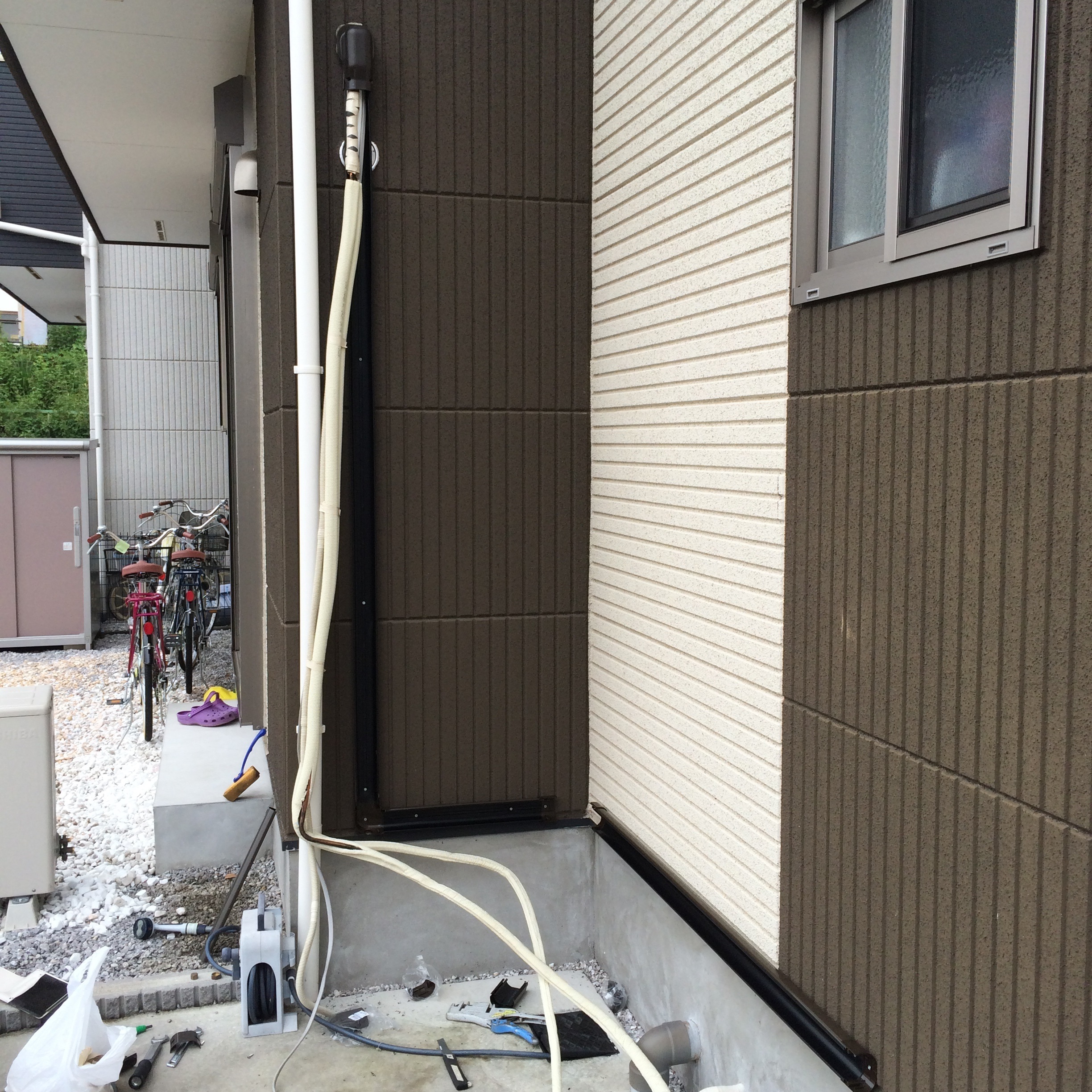 府中市エアコン室外機移動工事 化粧カバ 延長 Aircon Toritsuketai 立川 小金井 所沢 入間 さいたまのエアコン 取り付け工事を激安で承ります